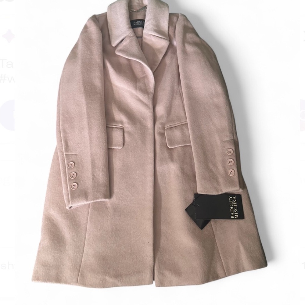 Badgley Mischka Women's light pink coat- Read description - Picture 4 of 7